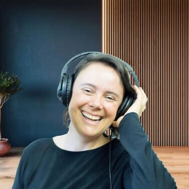 Elaine Christine Gallant, composer headphones